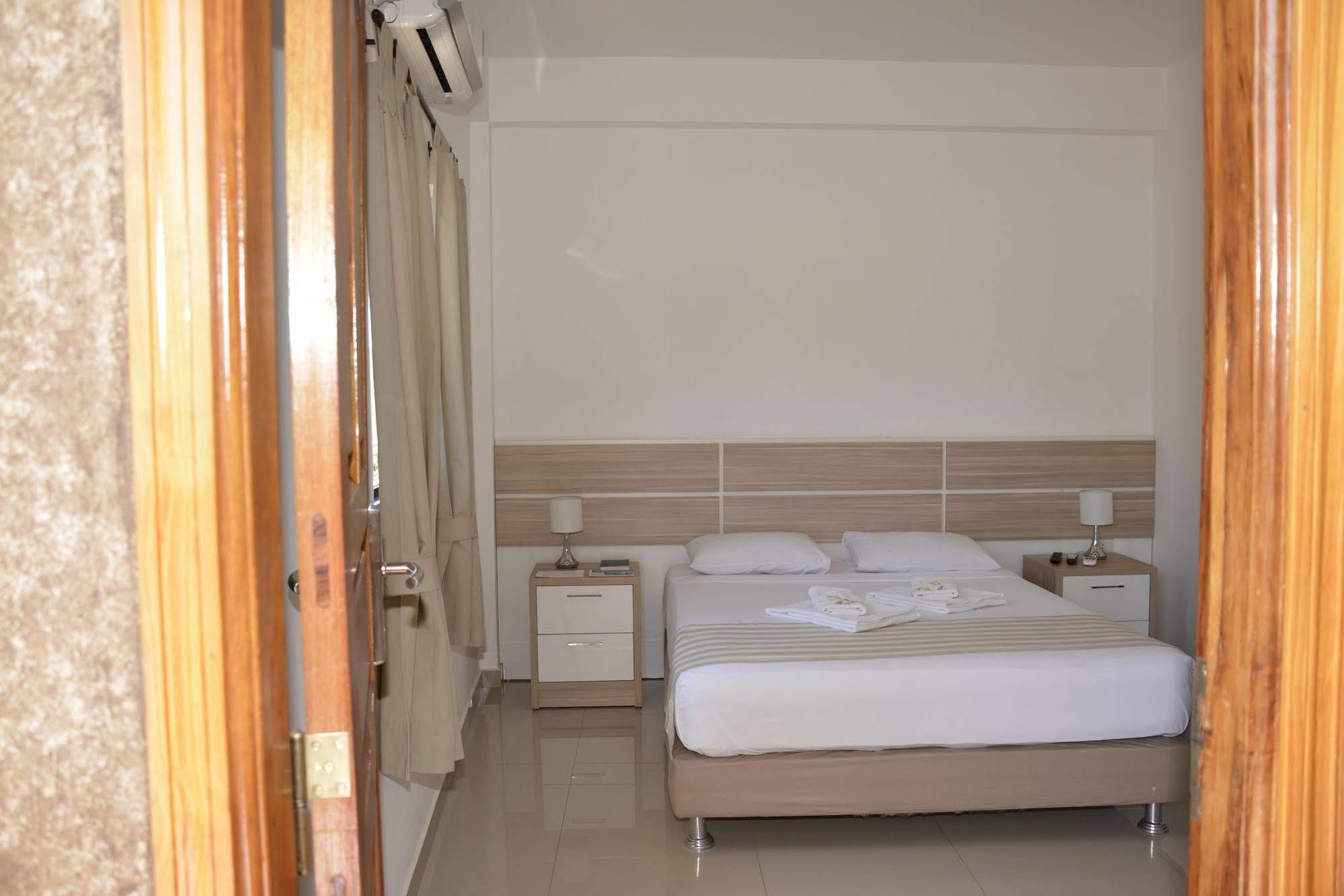 Hotel Salzburgo Ciudad del Este Ngoại thất bức ảnh